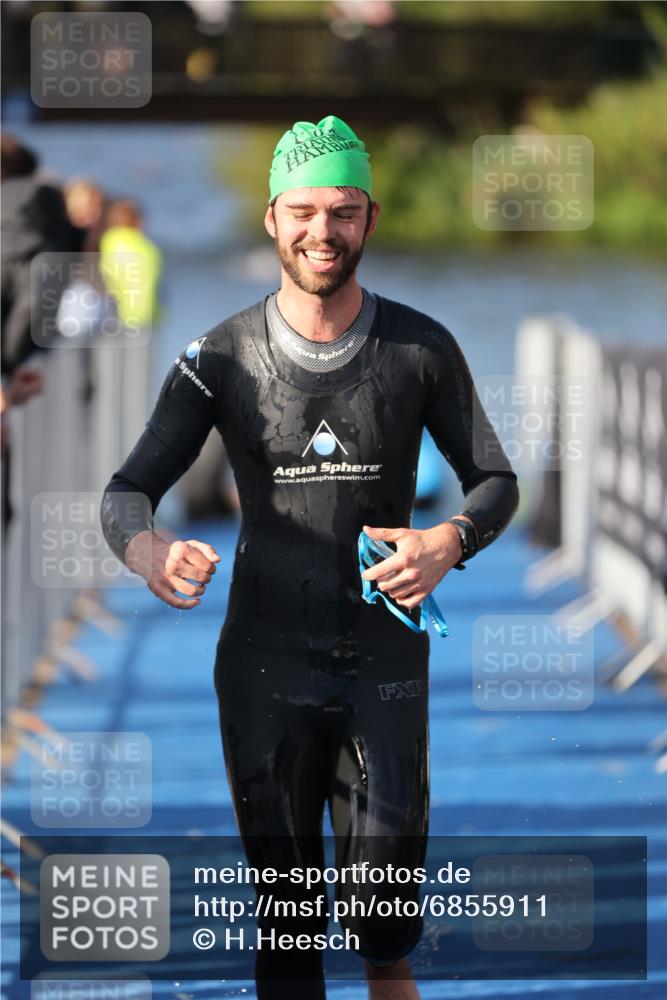 25.08.2024 - Elbe Triathlon Hamburg H.Heesch http://msf.ph/oto/6855911 25.08.2024 09:04:07 Schwimmen 206, 251, 255, 271, 317 meine-sportfotos.de