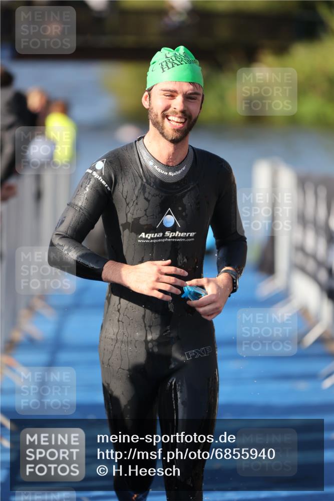 25.08.2024 - Elbe Triathlon Hamburg H.Heesch http://msf.ph/oto/6855940 25.08.2024 09:04:07 Schwimmen 206, 251, 255, 271, 317 meine-sportfotos.de