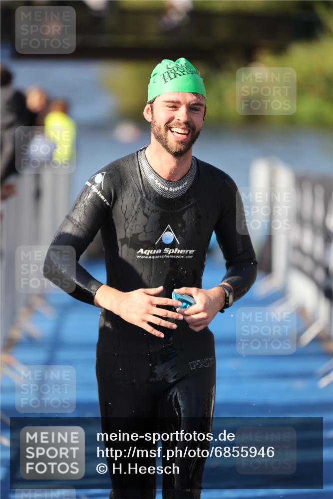 25.08.2024 - Elbe Triathlon Hamburg H.Heesch http://msf.ph/oto/6855946 25.08.2024 09:04:07 Schwimmen 206, 251, 255, 271, 317 meine-sportfotos.de