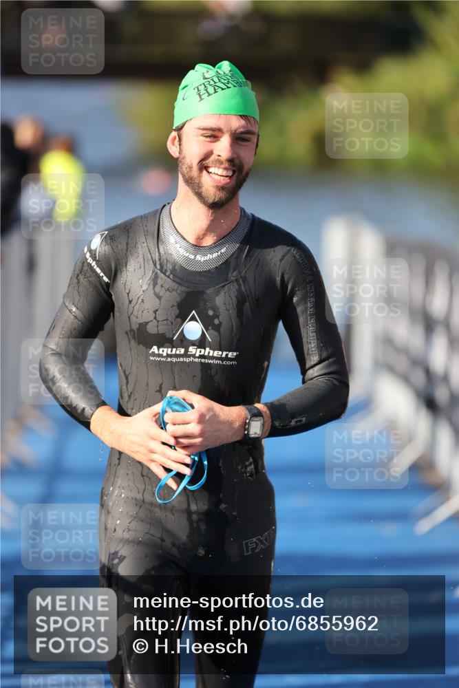 25.08.2024 - Elbe Triathlon Hamburg H.Heesch http://msf.ph/oto/6855962 25.08.2024 09:04:07 Schwimmen 206, 251, 255, 271, 317 meine-sportfotos.de