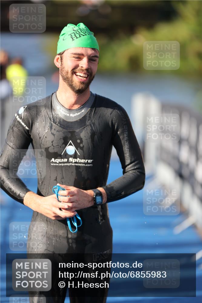 25.08.2024 - Elbe Triathlon Hamburg H.Heesch http://msf.ph/oto/6855983 25.08.2024 09:04:07 Schwimmen 206, 251, 255, 271, 317 meine-sportfotos.de