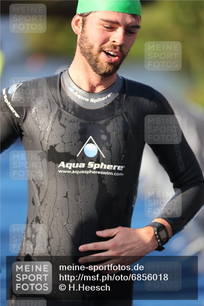 25.08.2024 - Elbe Triathlon Hamburg H.Heesch http://msf.ph/oto/6856018 25.08.2024 09:04:08 Schwimmen 206, 251, 255, 271, 317 meine-sportfotos.de
