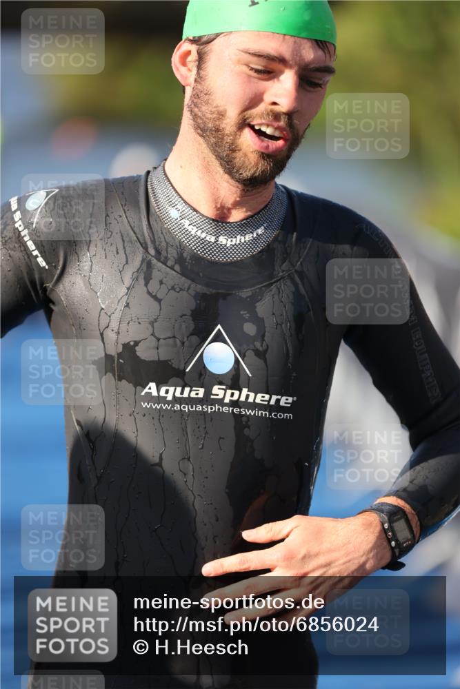 25.08.2024 - Elbe Triathlon Hamburg H.Heesch http://msf.ph/oto/6856024 25.08.2024 09:04:08 Schwimmen 206, 251, 255, 271, 317 meine-sportfotos.de