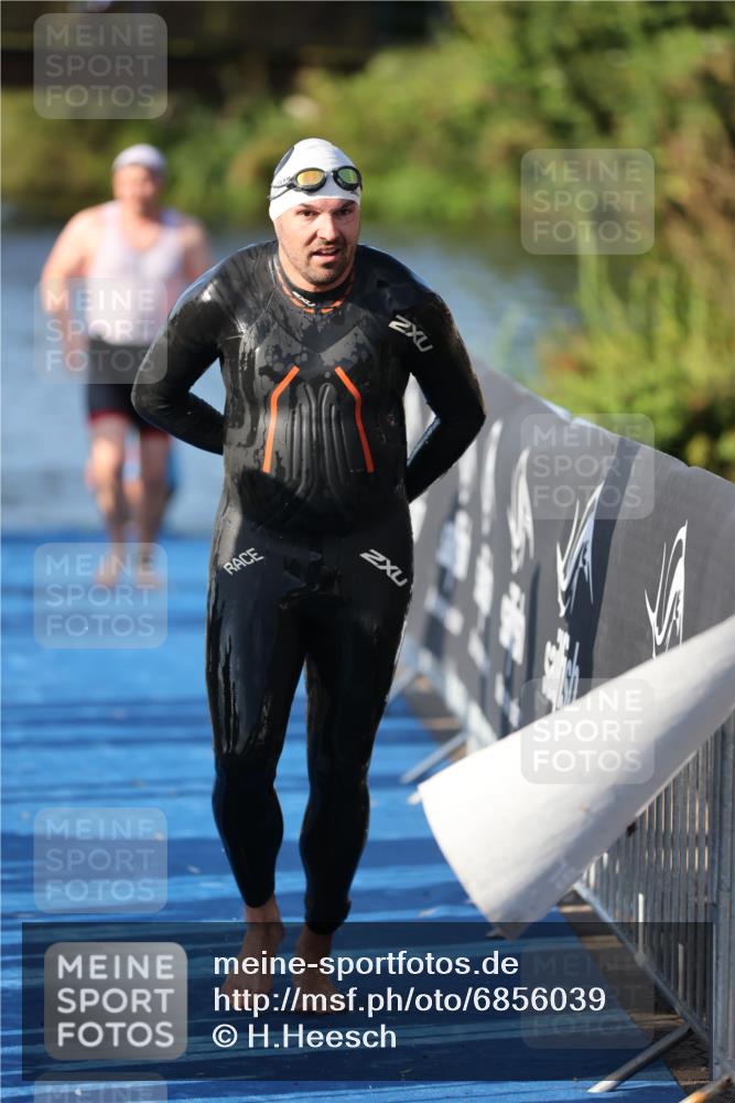 25.08.2024 - Elbe Triathlon Hamburg H.Heesch http://msf.ph/oto/6856039 25.08.2024 09:04:17 Schwimmen 255, 271, 302, 314 meine-sportfotos.de