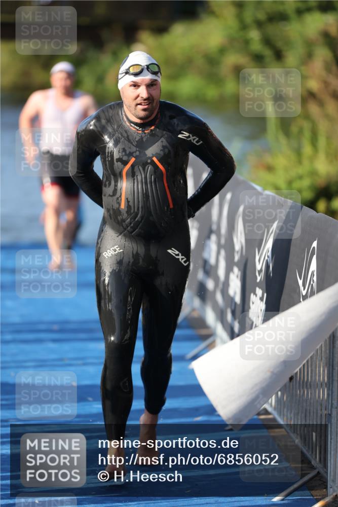 25.08.2024 - Elbe Triathlon Hamburg H.Heesch http://msf.ph/oto/6856052 25.08.2024 09:04:17 Schwimmen 255, 271, 302, 314 meine-sportfotos.de