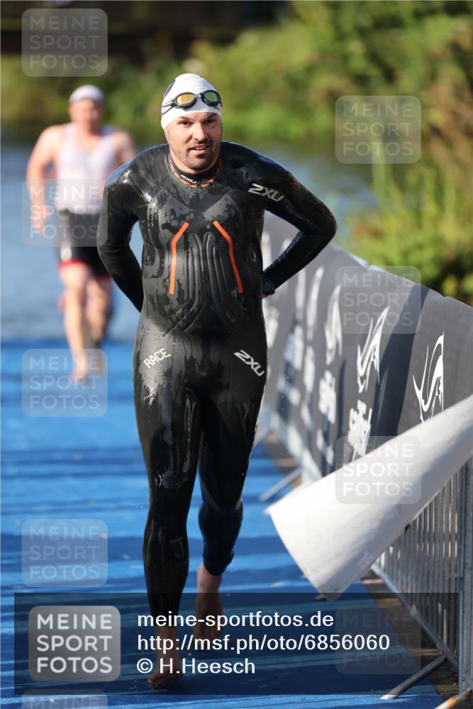 25.08.2024 - Elbe Triathlon Hamburg H.Heesch http://msf.ph/oto/6856060 25.08.2024 09:04:17 Schwimmen 255, 271, 302, 314 meine-sportfotos.de