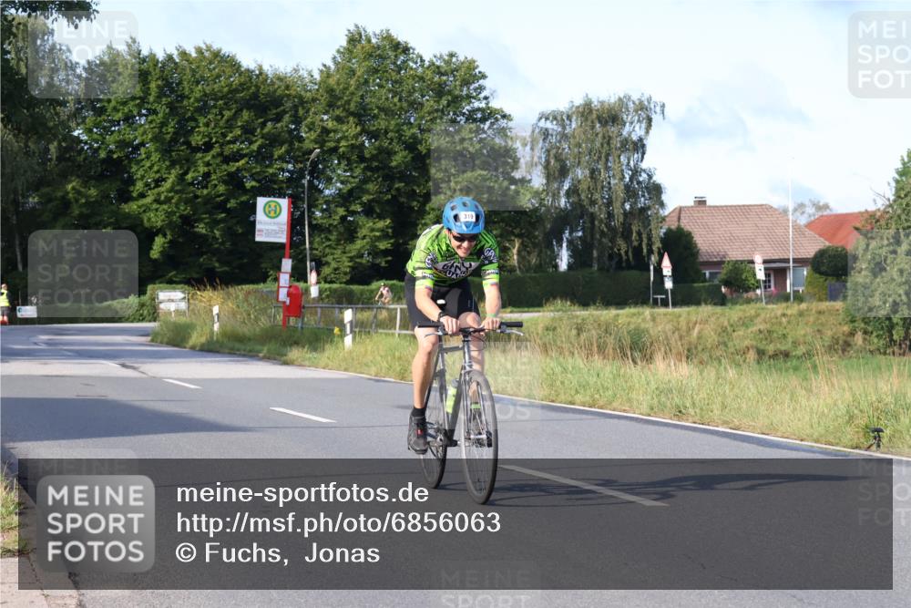 25.08.2024 - Elbe Triathlon Hamburg Fuchs,  Jonas http://msf.ph/oto/6856063 25.08.2024 09:19:22 Radfahren 243, 268, 396, 269, 319, 40 meine-sportfotos.de