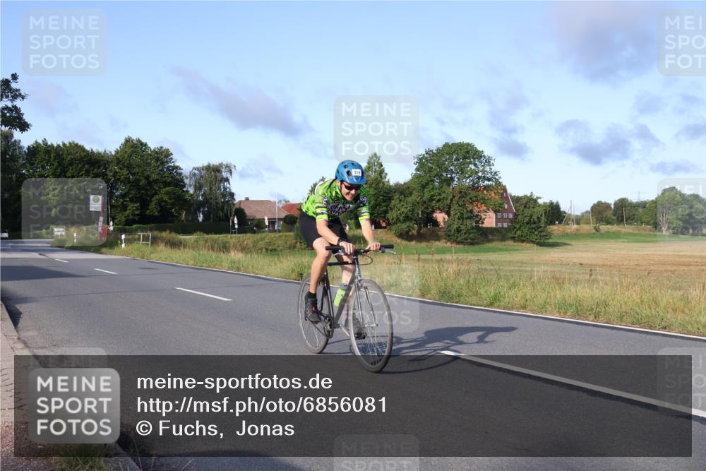 25.08.2024 - Elbe Triathlon Hamburg Fuchs,  Jonas http://msf.ph/oto/6856081 25.08.2024 09:19:23 Radfahren 268, 396, 269, 319, 40 meine-sportfotos.de