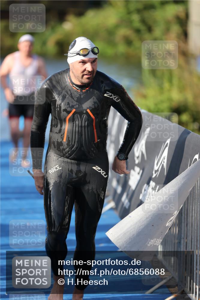 25.08.2024 - Elbe Triathlon Hamburg H.Heesch http://msf.ph/oto/6856088 25.08.2024 09:04:17 Schwimmen 255, 271, 302, 314 meine-sportfotos.de