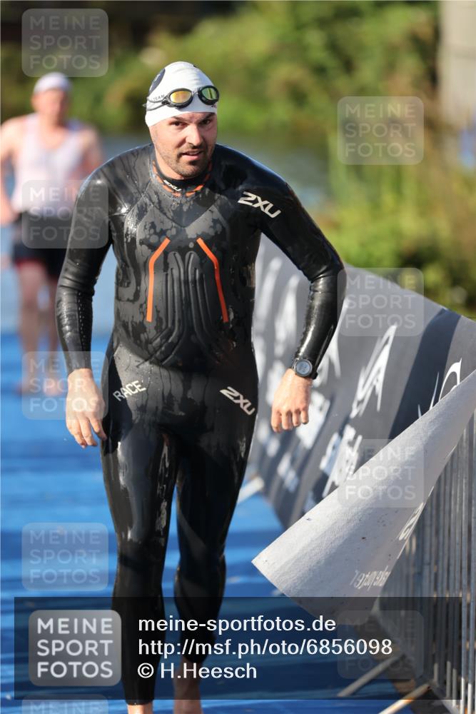 25.08.2024 - Elbe Triathlon Hamburg H.Heesch http://msf.ph/oto/6856098 25.08.2024 09:04:18 Schwimmen 255, 302, 314 meine-sportfotos.de