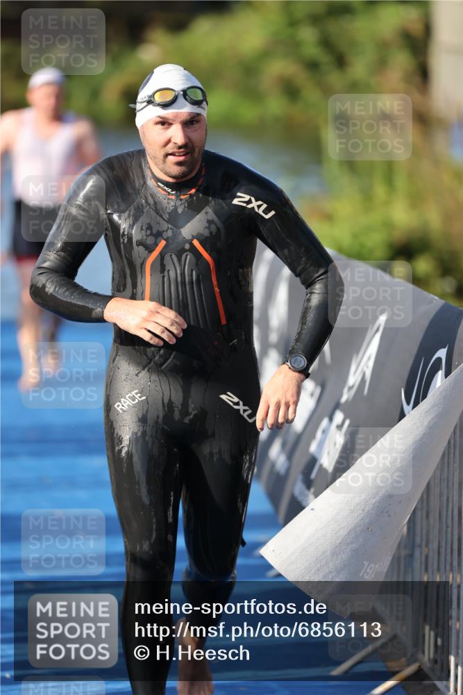 25.08.2024 - Elbe Triathlon Hamburg H.Heesch http://msf.ph/oto/6856113 25.08.2024 09:04:18 Schwimmen 255, 302, 314 meine-sportfotos.de