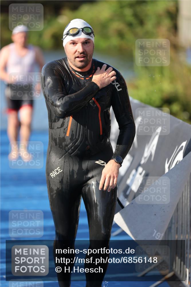 25.08.2024 - Elbe Triathlon Hamburg H.Heesch http://msf.ph/oto/6856148 25.08.2024 09:04:18 Schwimmen 255, 302, 314 meine-sportfotos.de