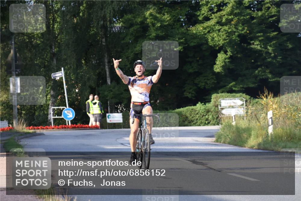 25.08.2024 - Elbe Triathlon Hamburg Fuchs,  Jonas http://msf.ph/oto/6856152 25.08.2024 09:19:30 Radfahren 40 meine-sportfotos.de