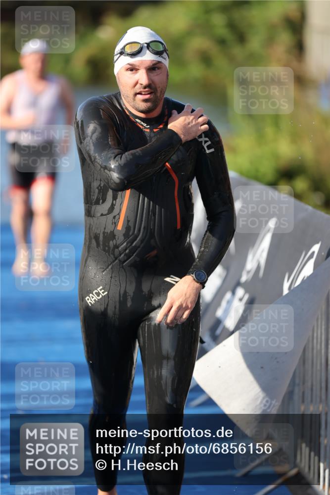 25.08.2024 - Elbe Triathlon Hamburg H.Heesch http://msf.ph/oto/6856156 25.08.2024 09:04:18 Schwimmen 255, 302, 314 meine-sportfotos.de