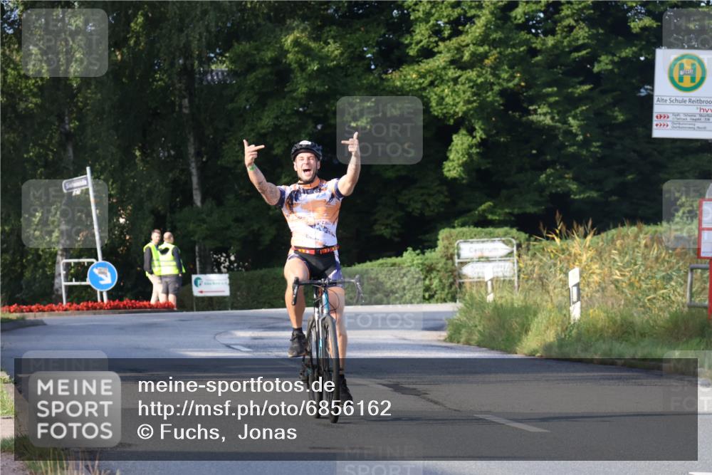 25.08.2024 - Elbe Triathlon Hamburg Fuchs,  Jonas http://msf.ph/oto/6856162 25.08.2024 09:19:31 Radfahren 40 meine-sportfotos.de