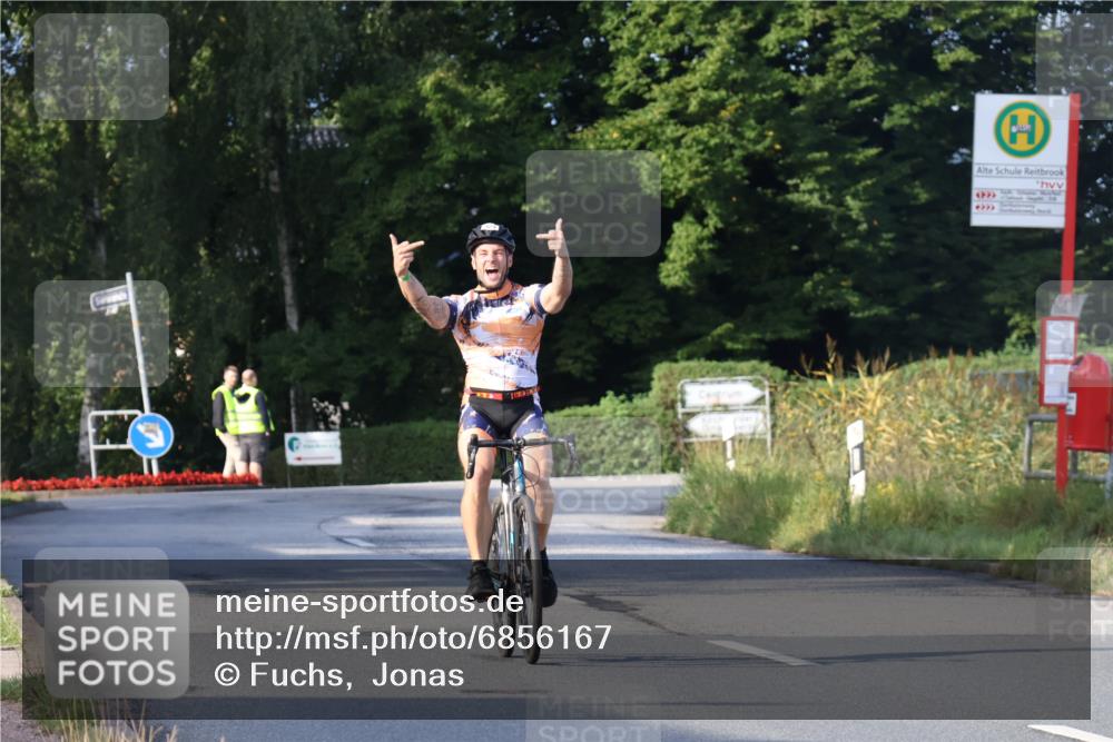 25.08.2024 - Elbe Triathlon Hamburg Fuchs,  Jonas http://msf.ph/oto/6856167 25.08.2024 09:19:31 Radfahren 40 meine-sportfotos.de