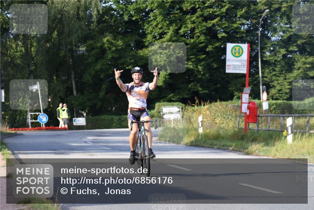25.08.2024 - Elbe Triathlon Hamburg Fuchs,  Jonas http://msf.ph/oto/6856176 25.08.2024 09:19:31 Radfahren 40 meine-sportfotos.de