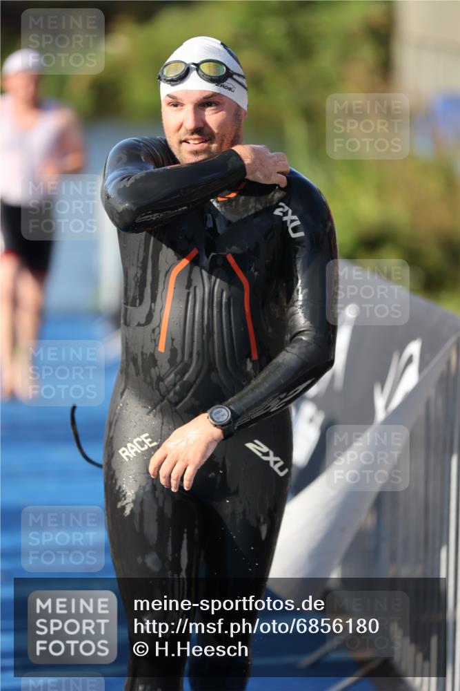 25.08.2024 - Elbe Triathlon Hamburg H.Heesch http://msf.ph/oto/6856180 25.08.2024 09:04:18 Schwimmen 255, 302, 314 meine-sportfotos.de