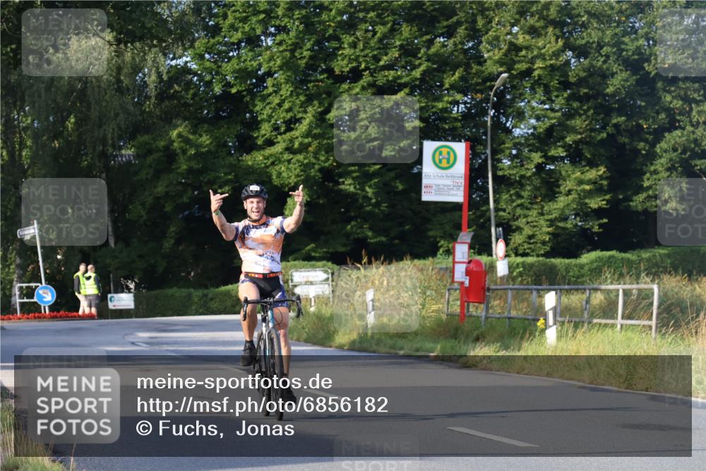 25.08.2024 - Elbe Triathlon Hamburg Fuchs,  Jonas http://msf.ph/oto/6856182 25.08.2024 09:19:31 Radfahren 40 meine-sportfotos.de