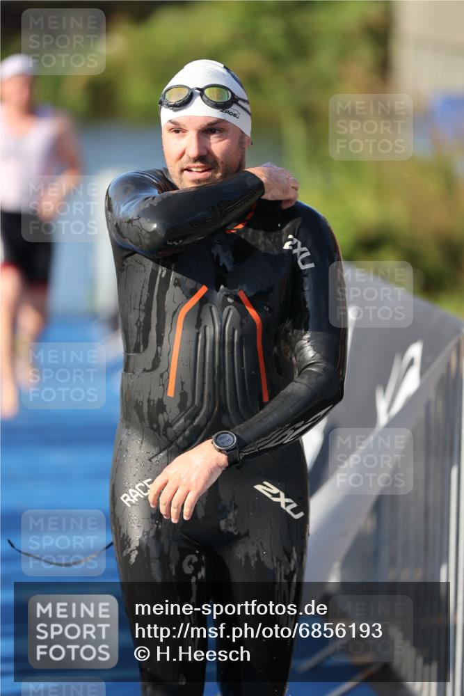 25.08.2024 - Elbe Triathlon Hamburg H.Heesch http://msf.ph/oto/6856193 25.08.2024 09:04:18 Schwimmen 255, 302, 314 meine-sportfotos.de