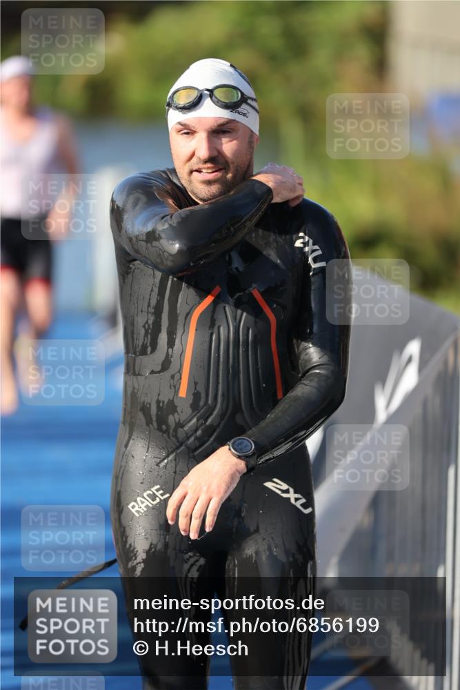25.08.2024 - Elbe Triathlon Hamburg H.Heesch http://msf.ph/oto/6856199 25.08.2024 09:04:18 Schwimmen 255, 302, 314 meine-sportfotos.de