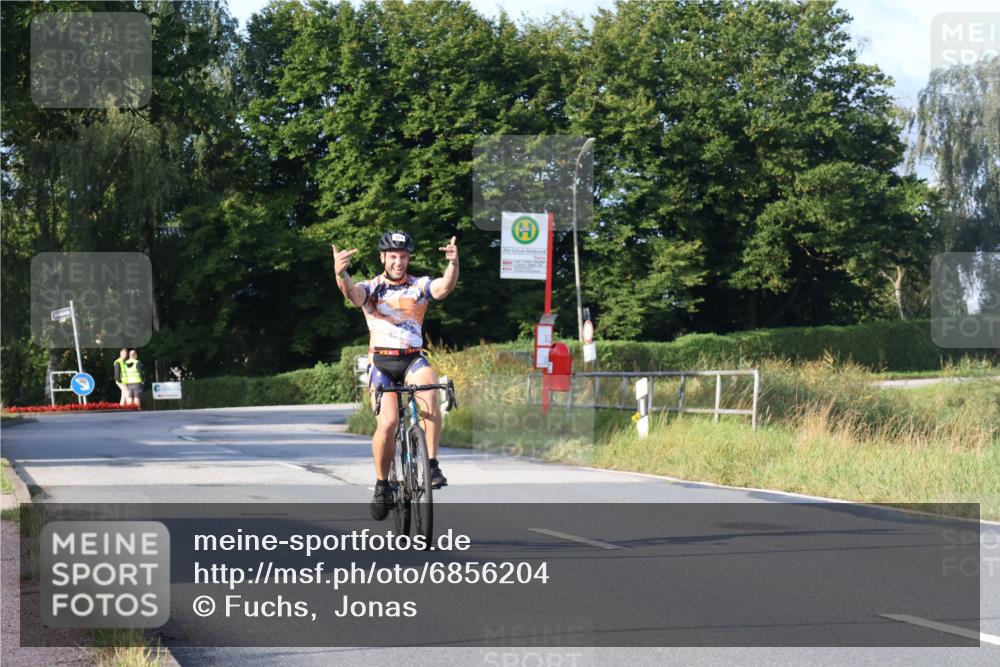 25.08.2024 - Elbe Triathlon Hamburg Fuchs,  Jonas http://msf.ph/oto/6856204 25.08.2024 09:19:32 Radfahren 40 meine-sportfotos.de