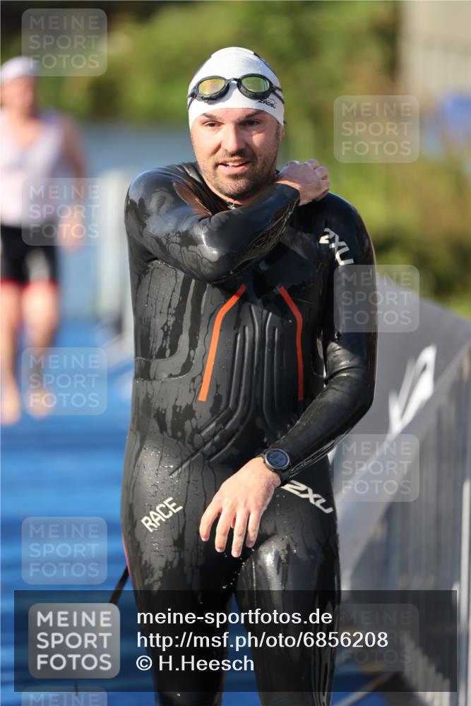 25.08.2024 - Elbe Triathlon Hamburg H.Heesch http://msf.ph/oto/6856208 25.08.2024 09:04:18 Schwimmen 255, 302, 314 meine-sportfotos.de