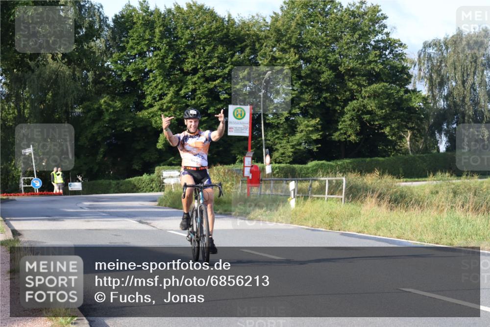 25.08.2024 - Elbe Triathlon Hamburg Fuchs,  Jonas http://msf.ph/oto/6856213 25.08.2024 09:19:32 Radfahren 40 meine-sportfotos.de