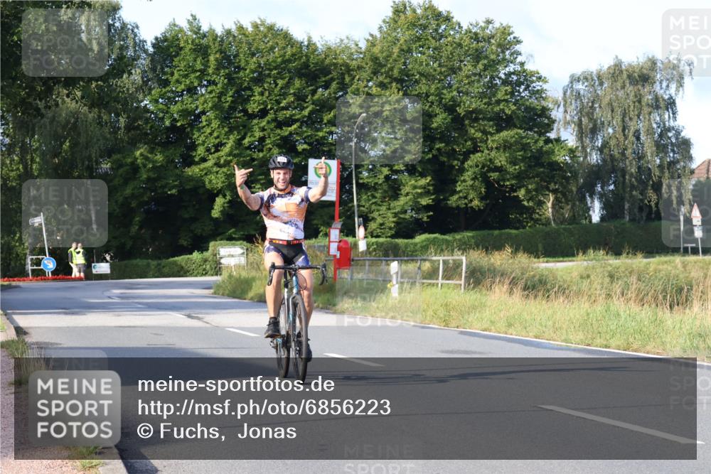 25.08.2024 - Elbe Triathlon Hamburg Fuchs,  Jonas http://msf.ph/oto/6856223 25.08.2024 09:19:32 Radfahren 40 meine-sportfotos.de