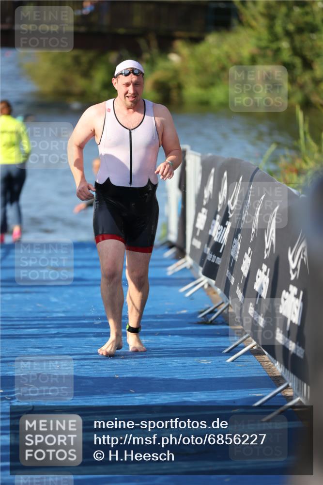 25.08.2024 - Elbe Triathlon Hamburg H.Heesch http://msf.ph/oto/6856227 25.08.2024 09:04:20 Schwimmen 255, 302, 314 meine-sportfotos.de