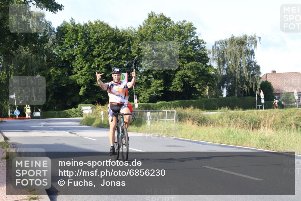 25.08.2024 - Elbe Triathlon Hamburg Fuchs,  Jonas http://msf.ph/oto/6856230 25.08.2024 09:19:32 Radfahren 40 meine-sportfotos.de