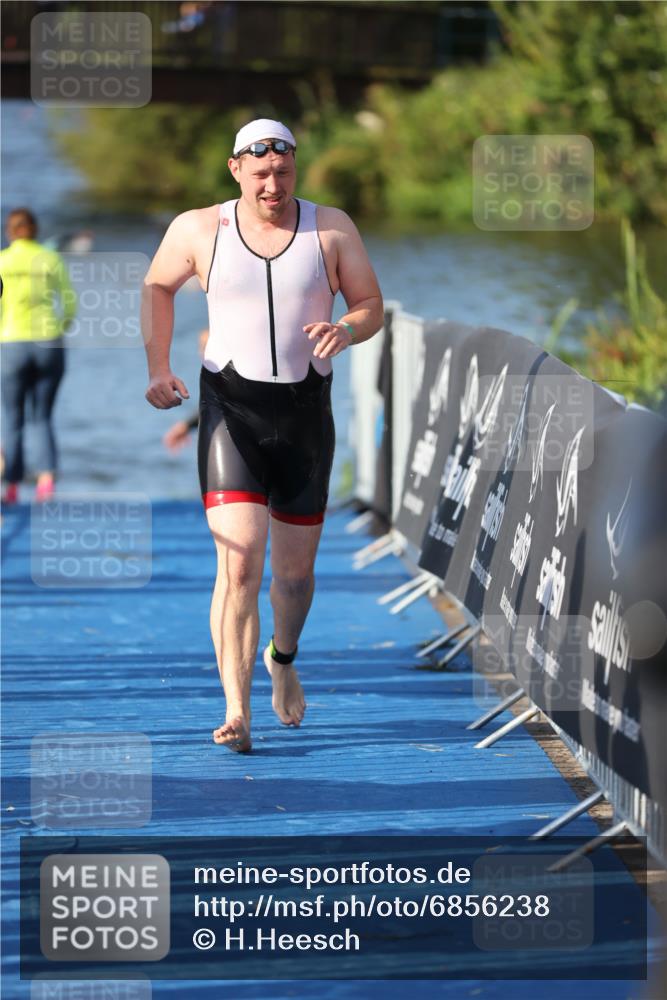 25.08.2024 - Elbe Triathlon Hamburg H.Heesch http://msf.ph/oto/6856238 25.08.2024 09:04:20 Schwimmen 255, 302, 314 meine-sportfotos.de