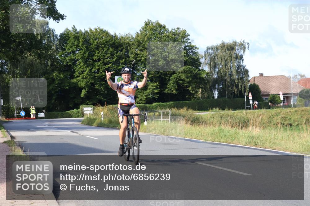 25.08.2024 - Elbe Triathlon Hamburg Fuchs,  Jonas http://msf.ph/oto/6856239 25.08.2024 09:19:32 Radfahren 40 meine-sportfotos.de