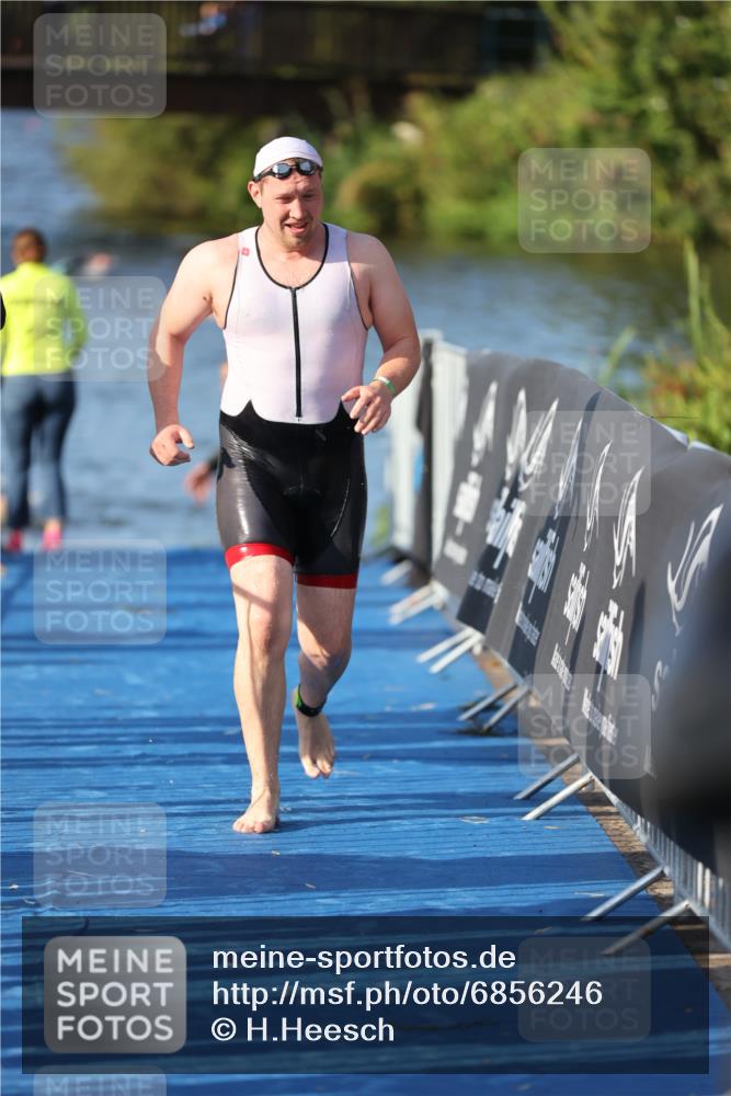 25.08.2024 - Elbe Triathlon Hamburg H.Heesch http://msf.ph/oto/6856246 25.08.2024 09:04:20 Schwimmen 255, 302, 314 meine-sportfotos.de