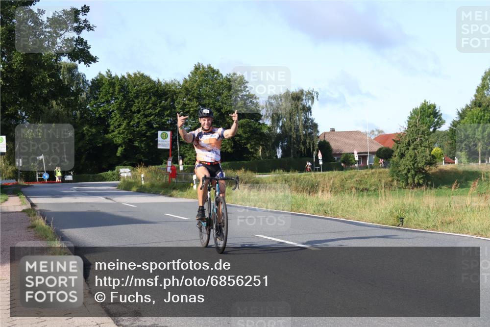 25.08.2024 - Elbe Triathlon Hamburg Fuchs,  Jonas http://msf.ph/oto/6856251 25.08.2024 09:19:33 Radfahren  meine-sportfotos.de