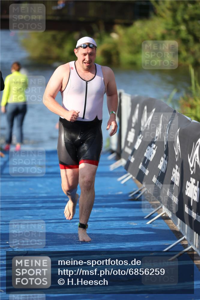 25.08.2024 - Elbe Triathlon Hamburg H.Heesch http://msf.ph/oto/6856259 25.08.2024 09:04:20 Schwimmen 255, 302, 314 meine-sportfotos.de