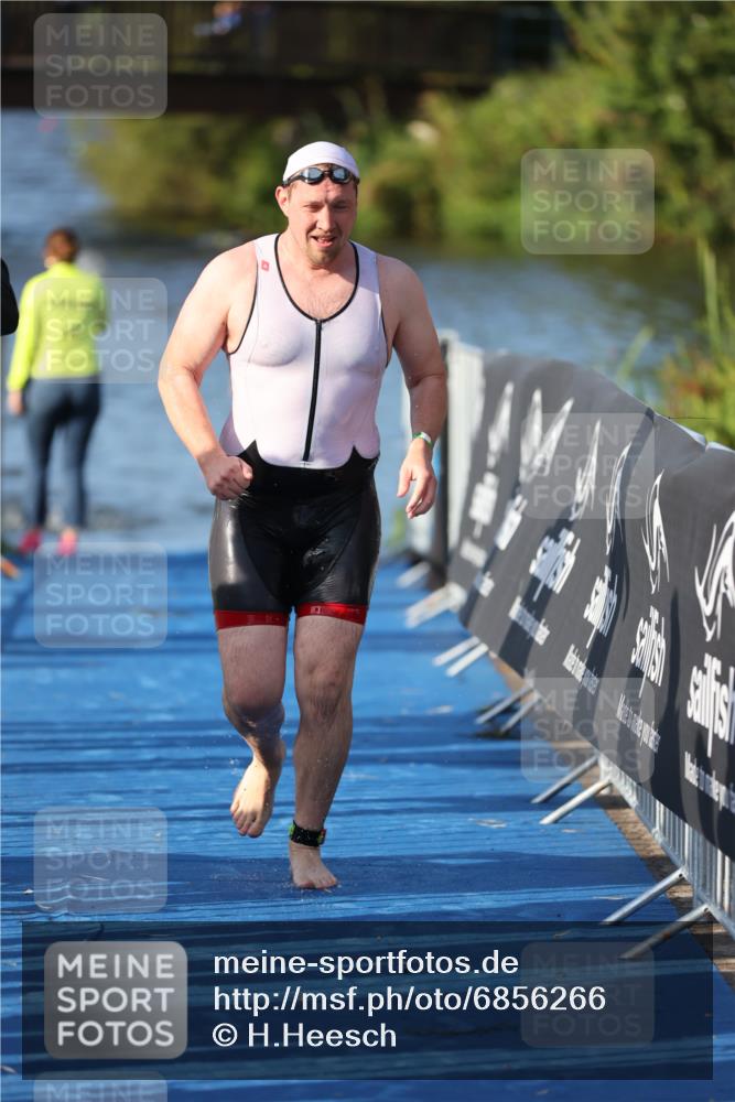 25.08.2024 - Elbe Triathlon Hamburg H.Heesch http://msf.ph/oto/6856266 25.08.2024 09:04:20 Schwimmen 255, 302, 314 meine-sportfotos.de