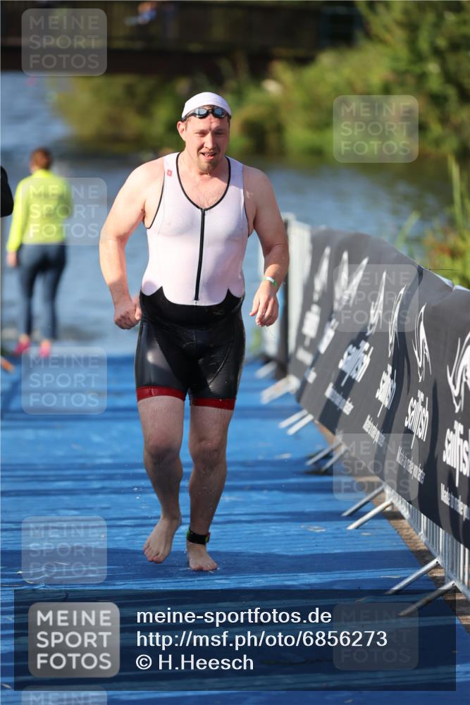 25.08.2024 - Elbe Triathlon Hamburg H.Heesch http://msf.ph/oto/6856273 25.08.2024 09:04:20 Schwimmen 255, 302, 314 meine-sportfotos.de
