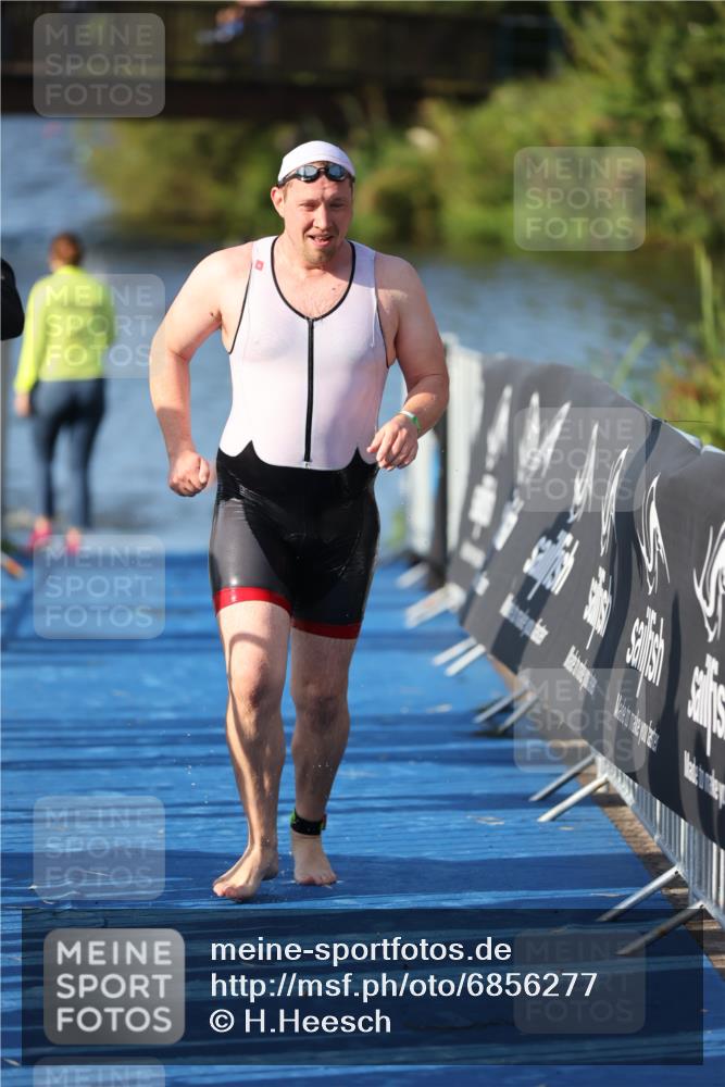 25.08.2024 - Elbe Triathlon Hamburg H.Heesch http://msf.ph/oto/6856277 25.08.2024 09:04:20 Schwimmen 255, 302, 314 meine-sportfotos.de