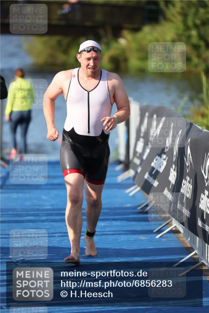 25.08.2024 - Elbe Triathlon Hamburg H.Heesch http://msf.ph/oto/6856283 25.08.2024 09:04:20 Schwimmen 255, 302, 314 meine-sportfotos.de