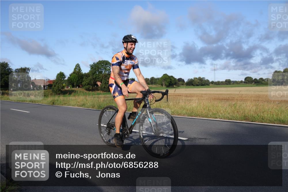 25.08.2024 - Elbe Triathlon Hamburg Fuchs,  Jonas http://msf.ph/oto/6856288 25.08.2024 09:19:34 Radfahren  meine-sportfotos.de
