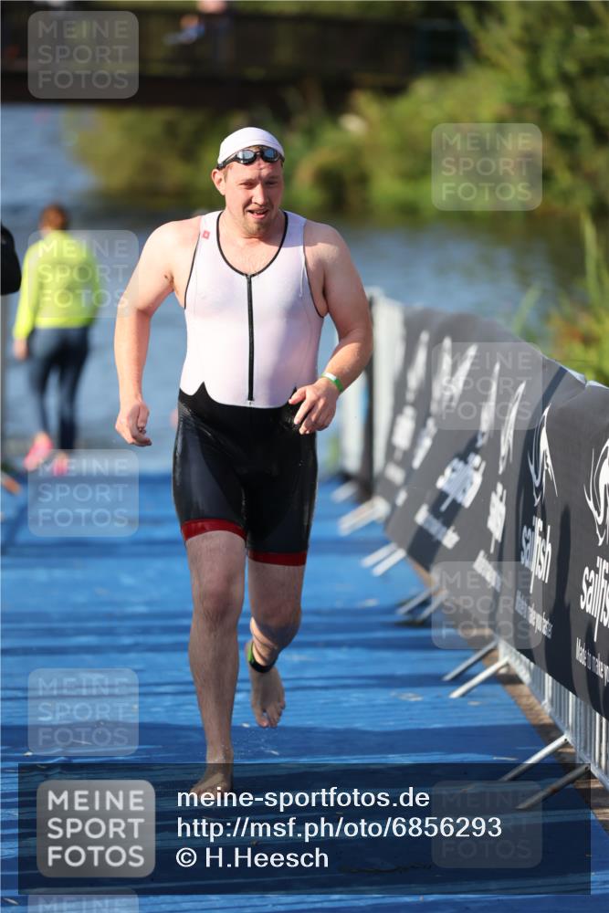 25.08.2024 - Elbe Triathlon Hamburg H.Heesch http://msf.ph/oto/6856293 25.08.2024 09:04:20 Schwimmen 255, 302, 314 meine-sportfotos.de