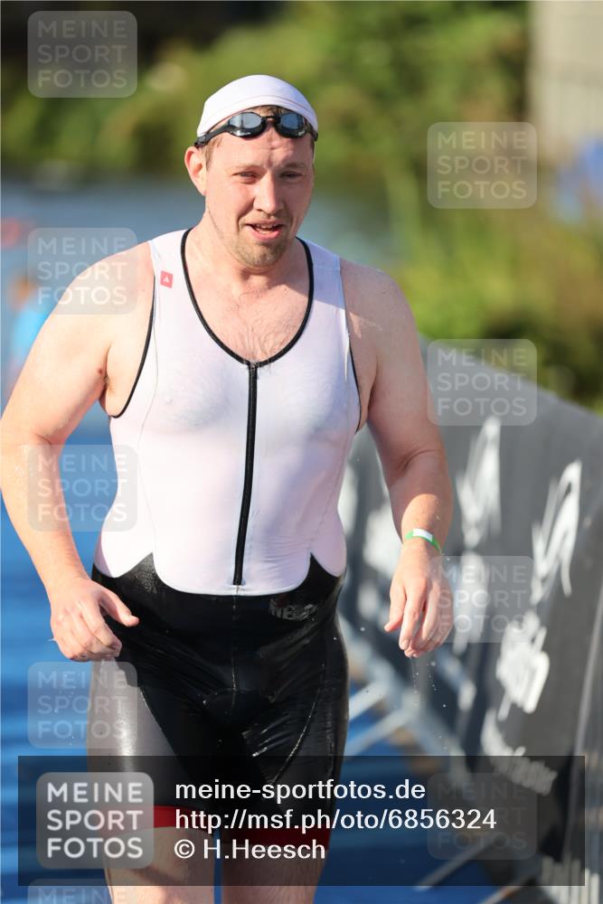 25.08.2024 - Elbe Triathlon Hamburg H.Heesch http://msf.ph/oto/6856324 25.08.2024 09:04:22 Schwimmen 255, 302, 314 meine-sportfotos.de