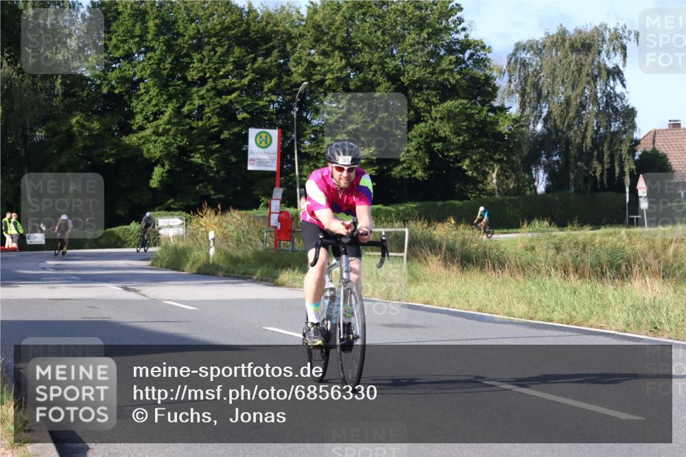 25.08.2024 - Elbe Triathlon Hamburg Fuchs,  Jonas http://msf.ph/oto/6856330 25.08.2024 09:19:47 Radfahren 199, 281, 99, 38 meine-sportfotos.de