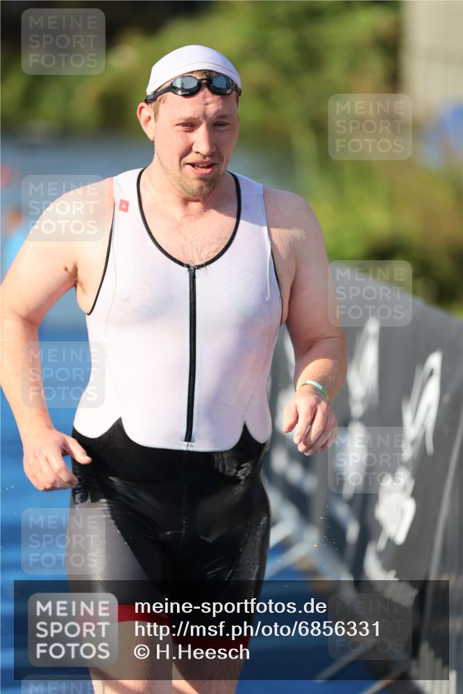 25.08.2024 - Elbe Triathlon Hamburg H.Heesch http://msf.ph/oto/6856331 25.08.2024 09:04:22 Schwimmen 255, 302, 314 meine-sportfotos.de