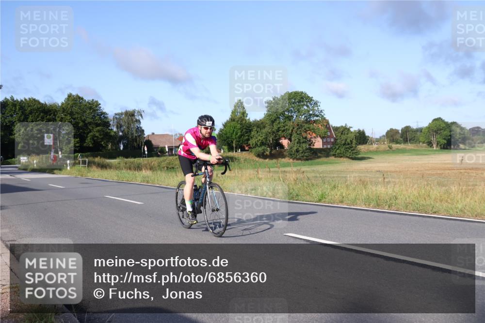 25.08.2024 - Elbe Triathlon Hamburg Fuchs,  Jonas http://msf.ph/oto/6856360 25.08.2024 09:19:47 Radfahren 199, 281, 99, 38 meine-sportfotos.de