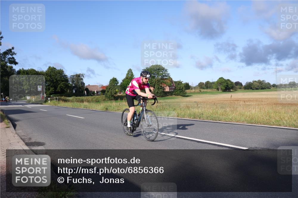 25.08.2024 - Elbe Triathlon Hamburg Fuchs,  Jonas http://msf.ph/oto/6856366 25.08.2024 09:19:48 Radfahren 199, 281, 99, 38 meine-sportfotos.de
