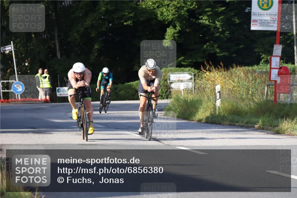 25.08.2024 - Elbe Triathlon Hamburg Fuchs,  Jonas http://msf.ph/oto/6856380 25.08.2024 09:19:50 Radfahren 199, 281, 99, 38, 48 meine-sportfotos.de