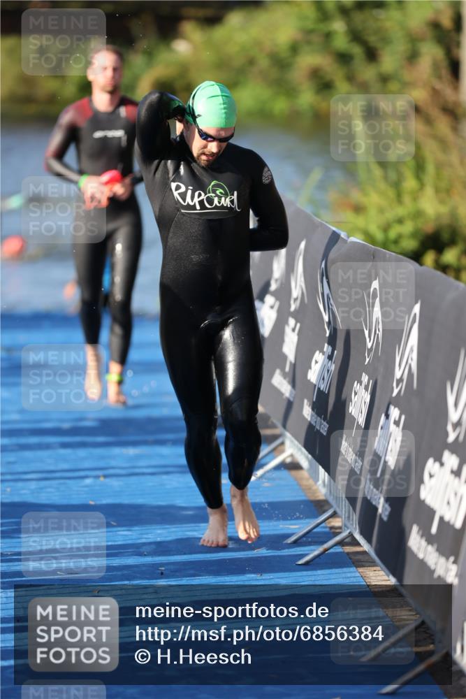 25.08.2024 - Elbe Triathlon Hamburg H.Heesch http://msf.ph/oto/6856384 25.08.2024 09:04:47 Schwimmen 223, 265 meine-sportfotos.de