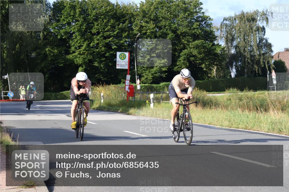 25.08.2024 - Elbe Triathlon Hamburg Fuchs,  Jonas http://msf.ph/oto/6856435 25.08.2024 09:19:52 Radfahren 281, 99, 38, 48 meine-sportfotos.de